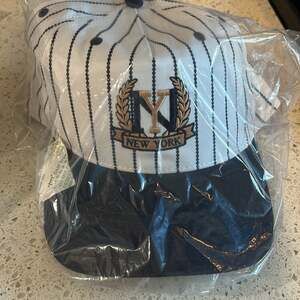 NWT NEW YORK SNAPBACK